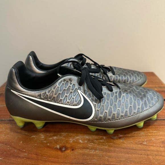 Nike Youth Magista Soccer Cleat Size 7 - Picture 3 of 7